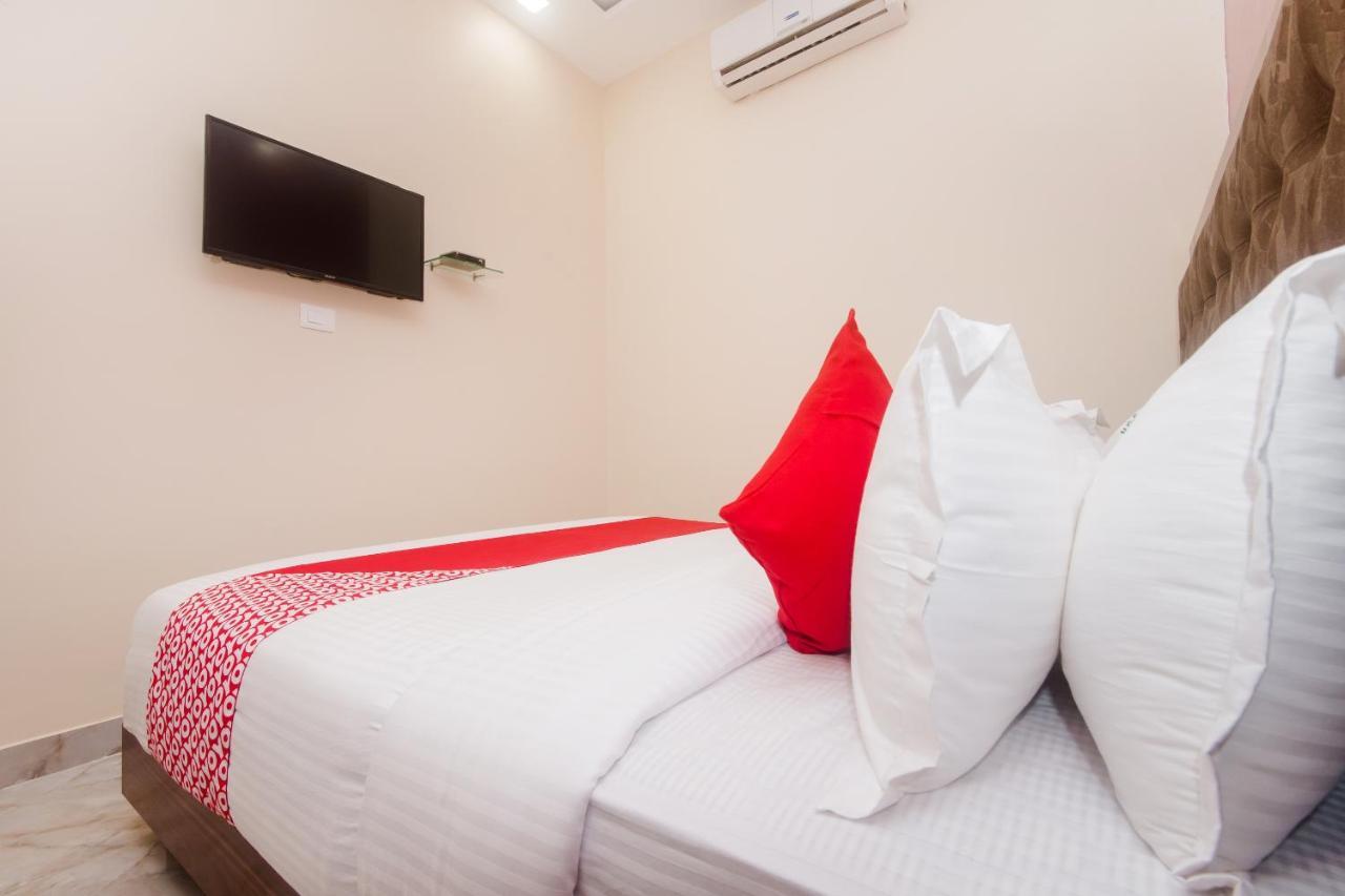 מומביי Hotel O Greenforest Near Airport Road Metro Station מראה חיצוני תמונה