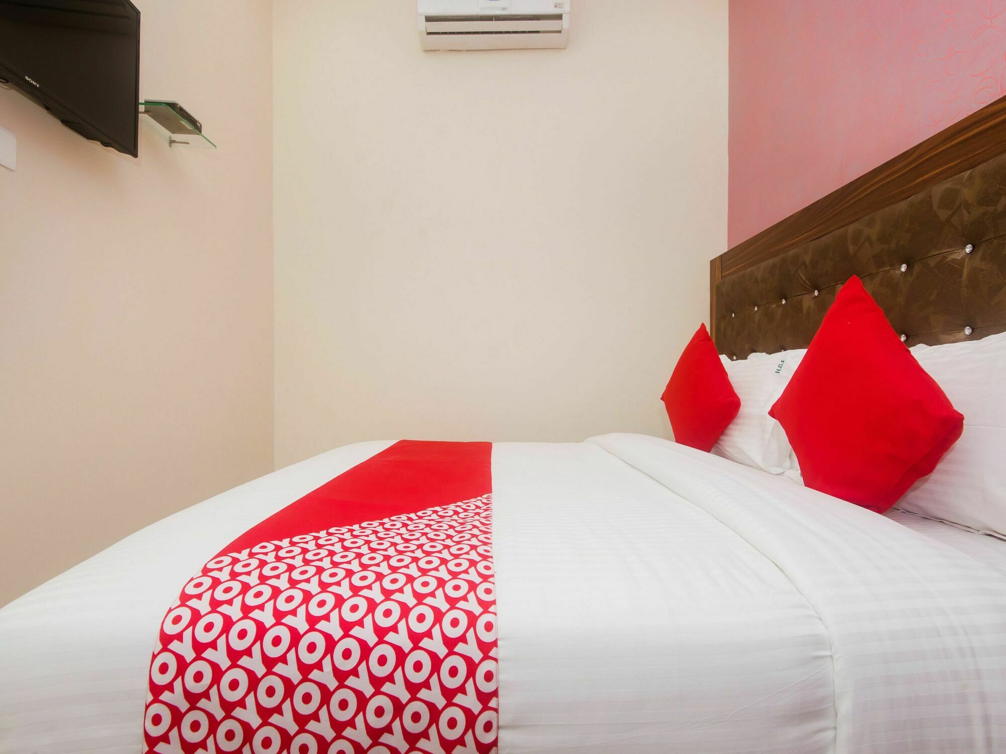 מומביי Hotel O Greenforest Near Airport Road Metro Station מראה חיצוני תמונה