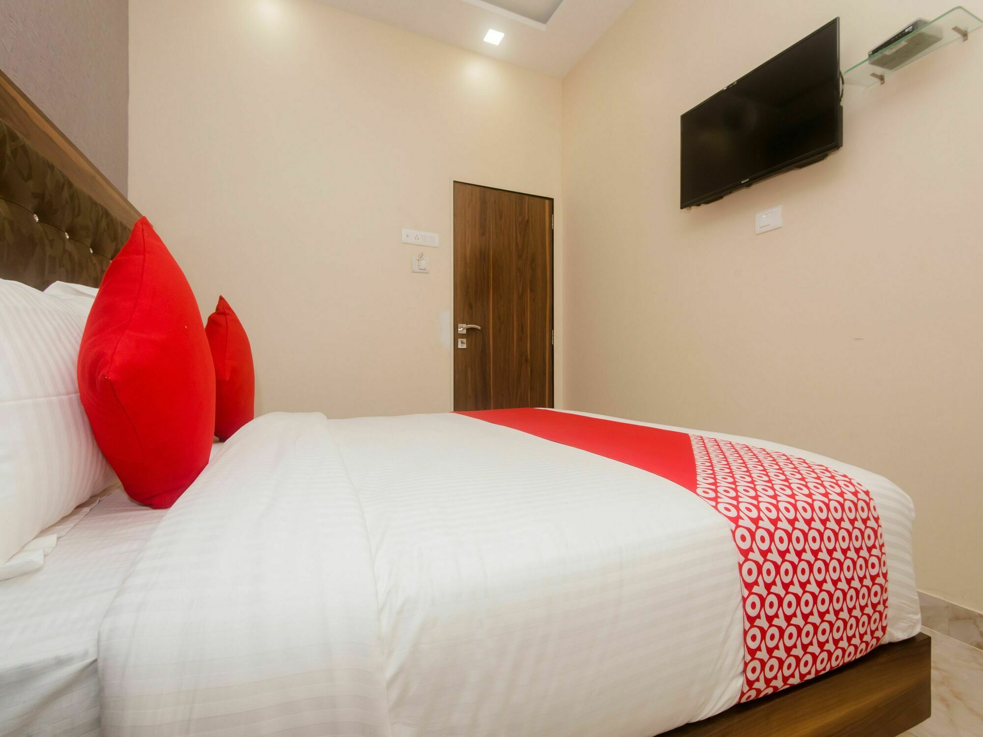 מומביי Hotel O Greenforest Near Airport Road Metro Station מראה חיצוני תמונה